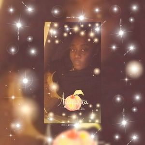 Meet your Posher, Kaila